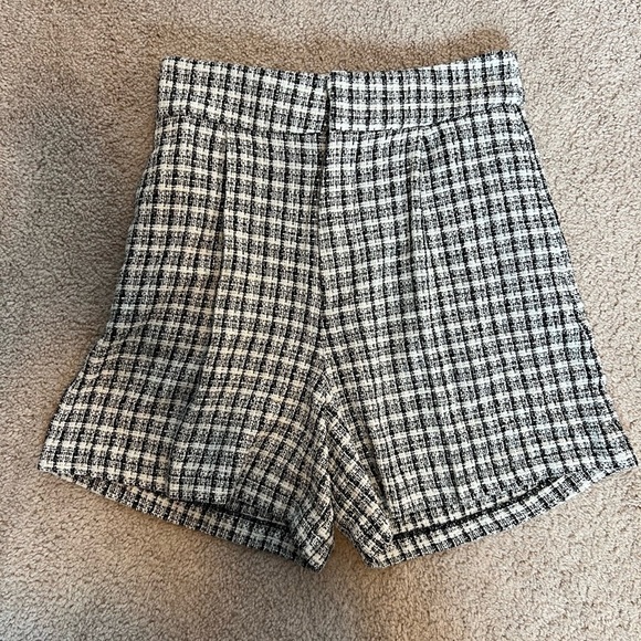 AARON & Amber Women’s Black and White High Waisted Shorts Size Large - Picture 1 of 9